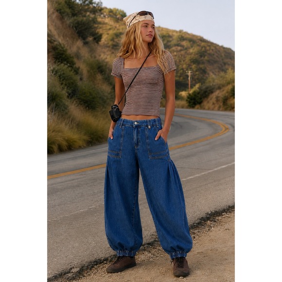 Pilcro Denim - Anthropologie Pilcro Barrel Leg Balloon Jeans Medium Wash Jogger Size 31 NWT